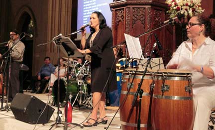Ensemble members Jose Cruz Gamez Baroza, Mayra Bermudez, and Clara Alvear. Photograph by Mark Vallen ©.