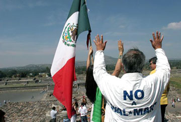 Demonstrators at Teotihuacán protesting the construction of Wal-Mart, October 2004. Photo AFP/Getty