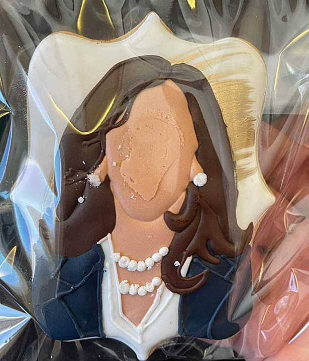 “Kamala Cookie.” Photo of cellophane wrapped cookie passed out by VP Harris on AF2. The image is evocative of René Magritte's “vache” paintings. Don’t ask me, look it up on DuckDuckGo. Photo credit: @cmsub