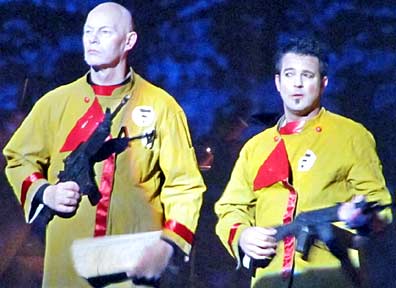 Sergeant Vanek (left: played by Mark Bringelson) and Joseph Schweik (played by Mathew DiBattista), on patrol at the front during the opera’s closing scene. Photo by Mark Vallen ©