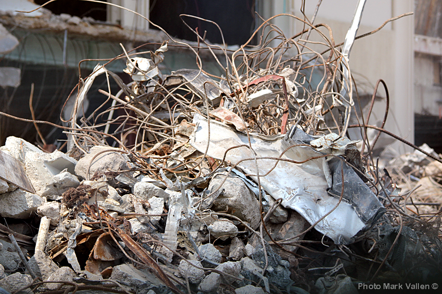 "The Ruins." It was the most artful thing I'd seen at the Los Angeles County Museum of Art in some time; made me think of that old Situationist slogan, "Playing in the ruins of tomorrow, today." Photo Mark Vallen ©. Sept 13 2020.