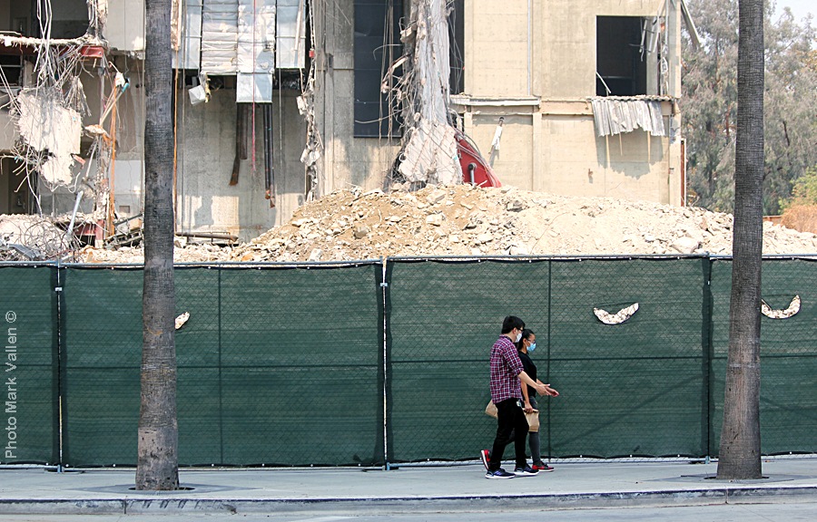 "Everything’s Fine." A couple leisurely strolls by the massive piles of rubble that were once the Los Angeles County Museum of Art. Photo Mark Vallen ©. Sept 13 2020.